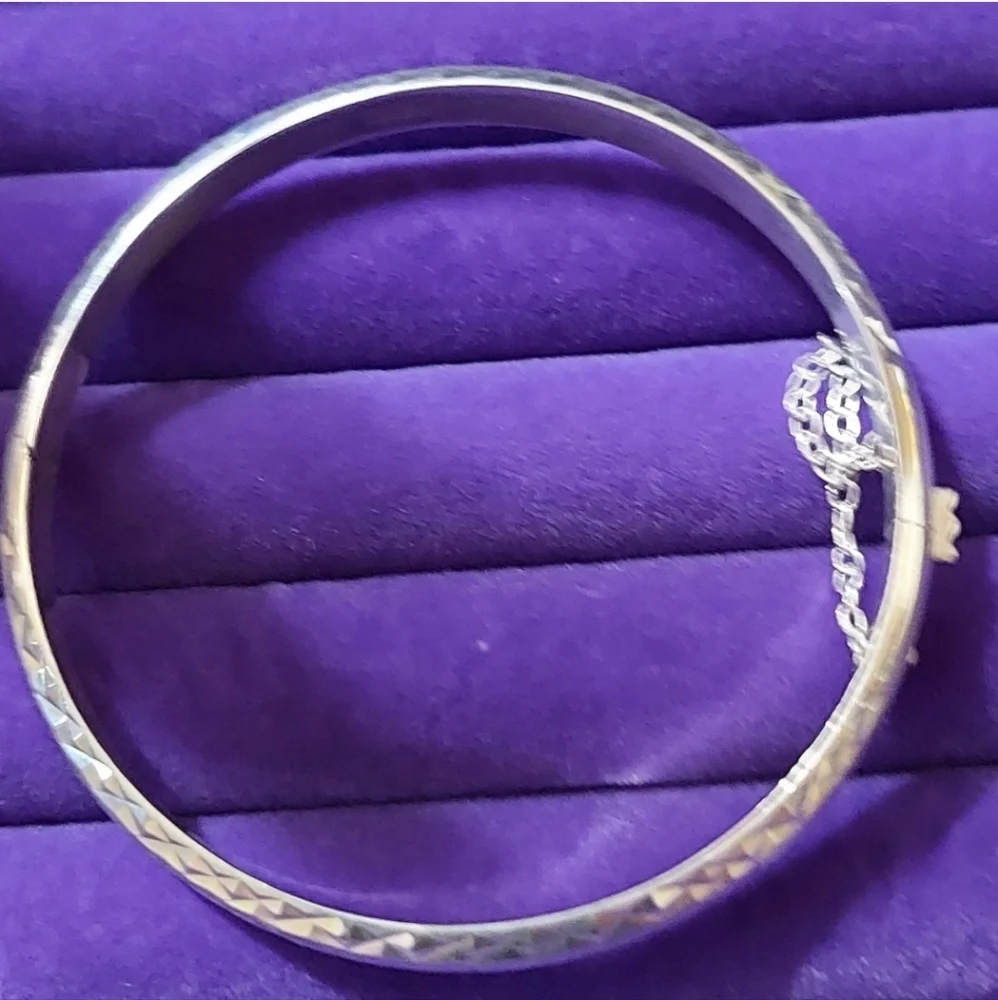 Rhodium Over Sterling Silver Polished and Diamond-cut 7.00mm Hinged Bangle ✨️ - Picture 5 of 8